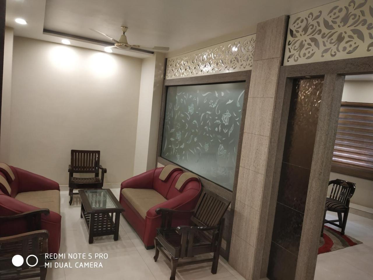 Hotel Aadesh Palace Varanasi Exteriör bild